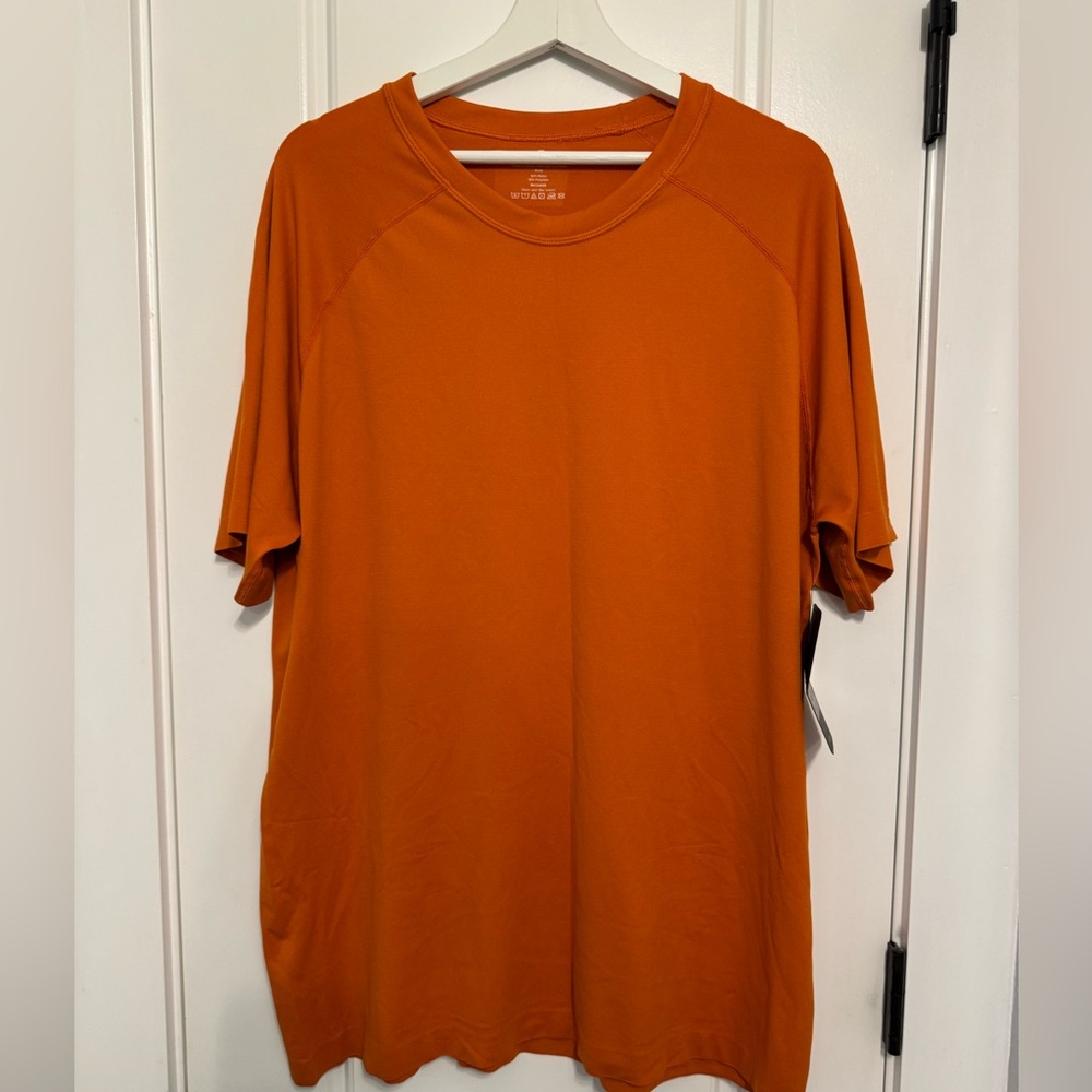 Men’s Fabletics tee